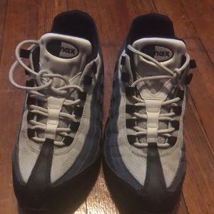 Men’s AirMax size 8